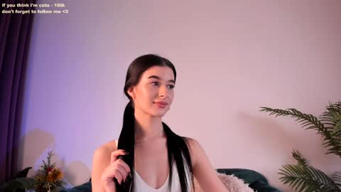 Snapshot of laura_coy chatting on December 14, 9:02 pm Laura online show from December 14, 9:02 pm