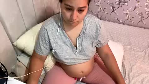 Snapshot of laura_d23 chatting on February 22, 3:45 am laura online show from February 22, 3:45 am