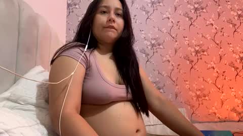 Snapshot of laura_d23 chatting on December 29, 1:56 am laura online show from December 29, 1:56 am