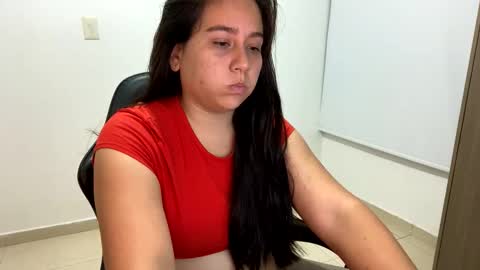 Snapshot of laura_d23 chatting on October 20, 10:46 pm laura online show from October 20, 10:46 pm