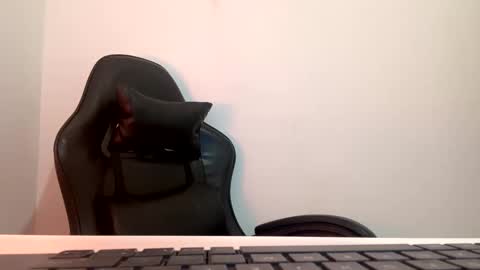 Snapshot of laura_d23 chatting on September 9, 1:27 am laura online show from September 9, 1:27 am
