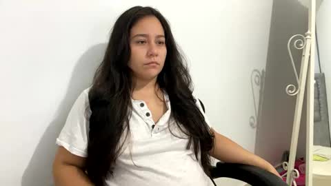 Snapshot of laura_d23 chatting on September 12, 1:50 am laura online show from September 12, 1:50 am