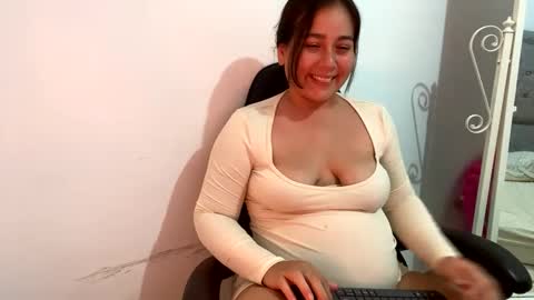 Snapshot of laura_d23 chatting on September 24, 1:37 am laura online show from September 24, 1:37 am