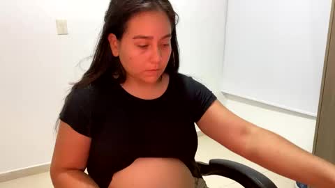 Snapshot of laura_d23 chatting on October 8, 10:14 pm laura online show from October 8, 10:14 pm