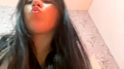 Snapshot of laura_d23 chatting on December 21, 3:14 am laura online show from December 21, 3:14 am