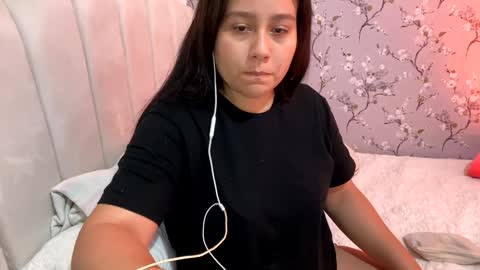 Snapshot of laura_d23 chatting on January 8, 2:14 am laura online show from January 8, 2:14 am