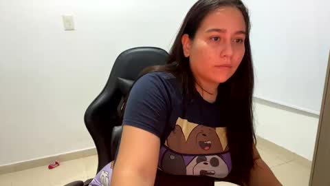 Snapshot of laura_d23 chatting on October 14, 12:13 am laura online show from October 14, 12:13 am