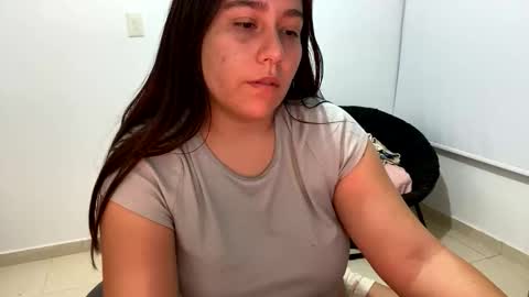 Snapshot of laura_d23 chatting on October 28, 11:53 pm laura online show from October 28, 11:53 pm