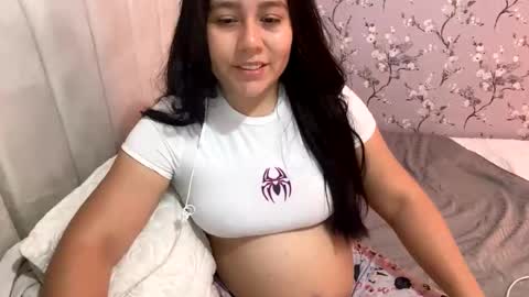 Snapshot of laura_d23 chatting on February 3, 3:53 am laura online show from February 3, 3:53 am