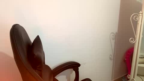 Snapshot of laura_d23 chatting on September 17, 12:30 am laura online show from September 17, 12:30 am
