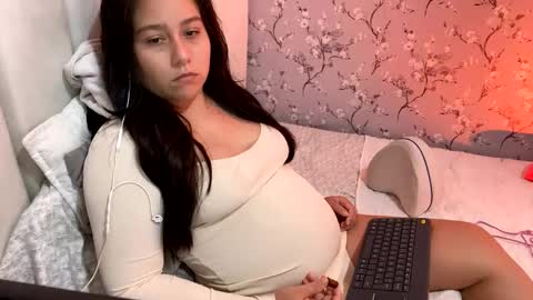 Snapshot of laura_d23 chatting on January 10, 2:46 am laura online show from January 10, 2:46 am