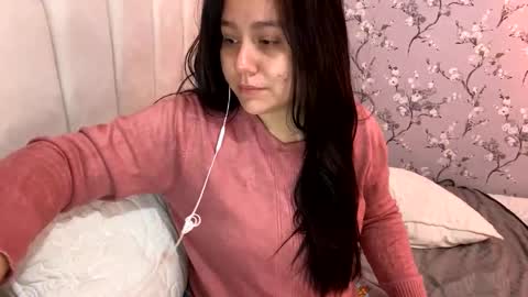 Snapshot of laura_d23 chatting on February 5, 2:19 am laura online show from February 5, 2:19 am