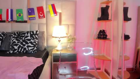 laura_dicardy online show from June 26, 11:33 am