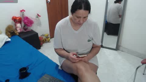 Snapshot of laura_foxx2379 chatting on October 2, 2:16 am laura_foxx2379 online show from October 2, 2:16 am