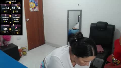 Snapshot of laura_foxx2379 chatting on October 22, 1:21 am laura_foxx2379 online show from October 22, 1:21 am