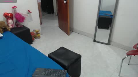 Snapshot of laura_foxx2379 chatting on September 30, 2:06 am laura_foxx2379 online show from September 30, 2:06 am