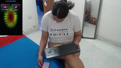 laura_foxx2379 online show from January 6, 5:16 pm