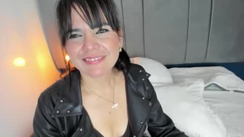 Snapshot of laura_hotties chatting on October 22, 2:33 pm laura hotties online show from October 22, 2:33 pm