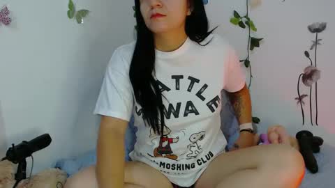 Snapshot of laura_lovingxxx chatting on January 22, 2:14 pm laura lovingxxx online show from January 22, 2:14 pm