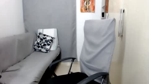 Laura online show from January 8, 11:09 pm
