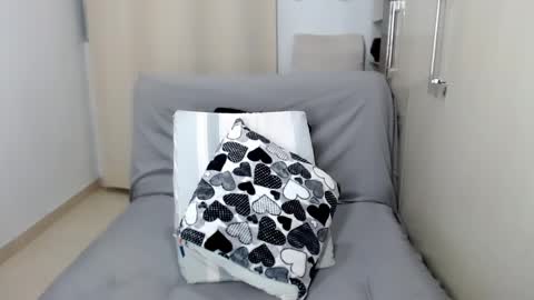 Laura online show from December 18, 11:31 pm