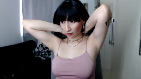 Laura online show from January 19, 8:09 pm