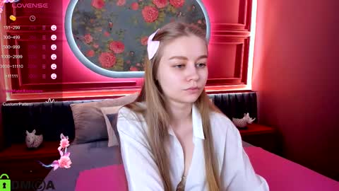 Snapshot of laura_pudd chatting on February 22, 9:45 am Laura online show from February 22, 9:45 am