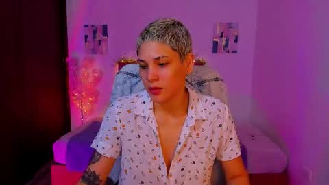 Laura Rose online show from October 13, 6:10 pm