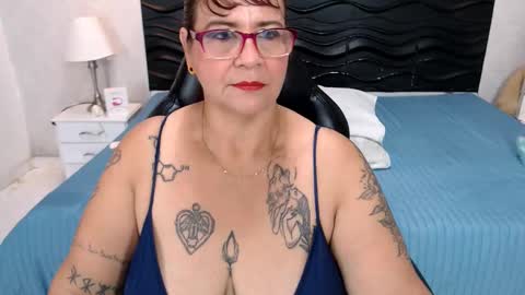 Snapshot of laura_riley chatting on March 11, 12:17 pm Laura online show from March 11, 12:17 pm