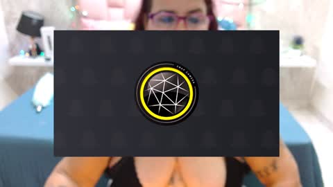 Snapshot of laura_riley chatting on December 23, 12:19 pm Laura online show from December 23, 12:19 pm