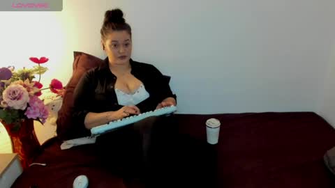 Laura online show from April 8, 10:34 pm