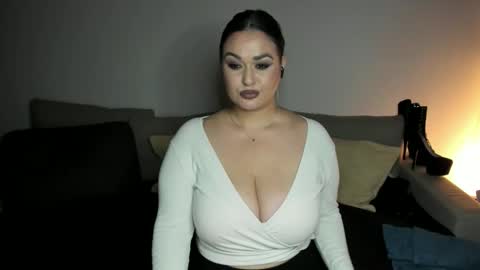 Snapshot of laura_sinner chatting on October 1, 6:46 pm Laura online show from October 1, 6:46 pm