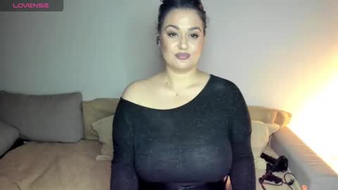 Snapshot of laura_sinner chatting on October 21, 8:57 pm Laura online show from October 21, 8:57 pm