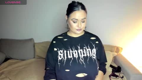 Snapshot of laura_sinner chatting on October 23, 4:46 pm Laura online show from October 23, 4:46 pm