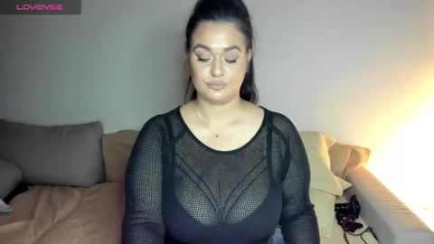 Snapshot of laura_sinner chatting on October 19, 8:55 pm Laura online show from October 19, 8:55 pm