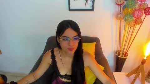 LAURA SOE online show from January 13, 1:28 pm