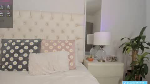 Snapshot of lauraamber_ chatting on February 27, 8:06 am LAURA  online show from February 27, 8:06 am