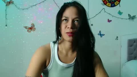 lauracb          online show from December 12, 4:04 am