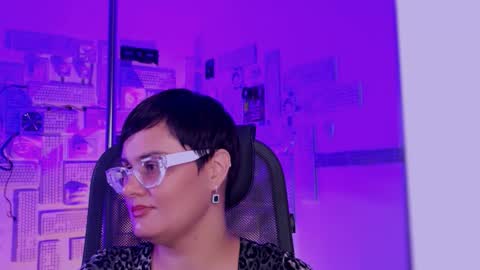 lauradavidsons online show from November 7, 6:35 pm