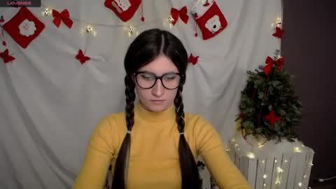 Laura online show from December 9, 11:04 am