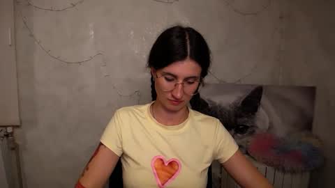Laura online show from May 26, 9:30 am