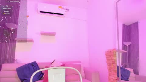 Snapshot of laurah_hill chatting on September 30, 12:22 pm Lau online show from September 30, 12:22 pm