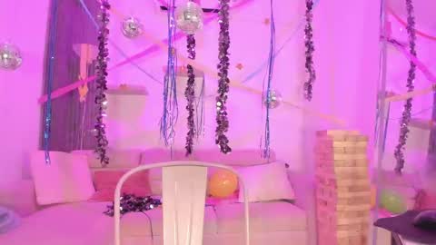 Snapshot of laurah_hill chatting on September 25, 1:10 pm Lau online show from September 25, 1:10 pm