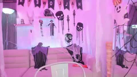 Snapshot of laurah_hill chatting on October 23, 12:33 pm Lau online show from October 23, 12:33 pm