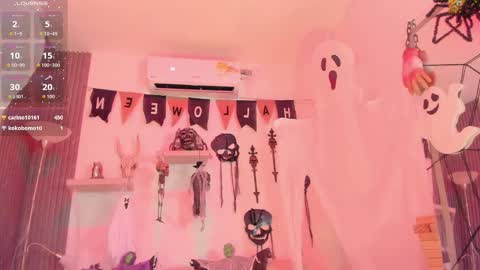 Snapshot of laurah_hill chatting on October 10, 3:17 pm Lau online show from October 10, 3:17 pm