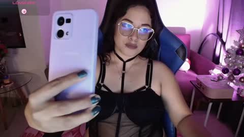 Snapshot of laurahawkes chatting on January 24, 12:42 am laura online show from January 24, 12:42 am