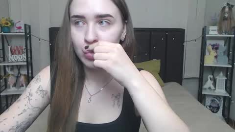 Snapshot of laurahlot chatting on September 25, 7:29 am LauraHlot online show from September 25, 7:29 am