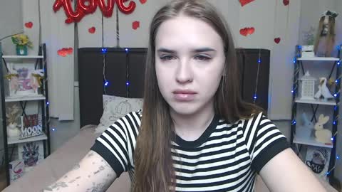 LauraHlot online show from April 7, 6:04 am