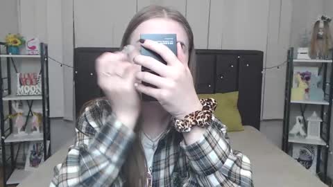 Snapshot of laurahlot chatting on October 13, 6:05 am LauraHlot online show from October 13, 6:05 am