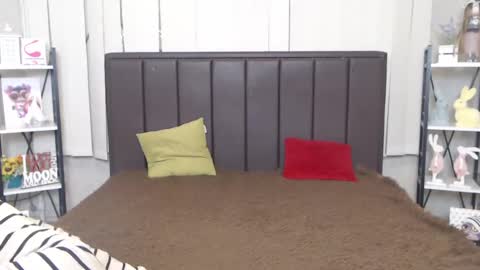 LauraHlot online show from December 16, 4:55 am